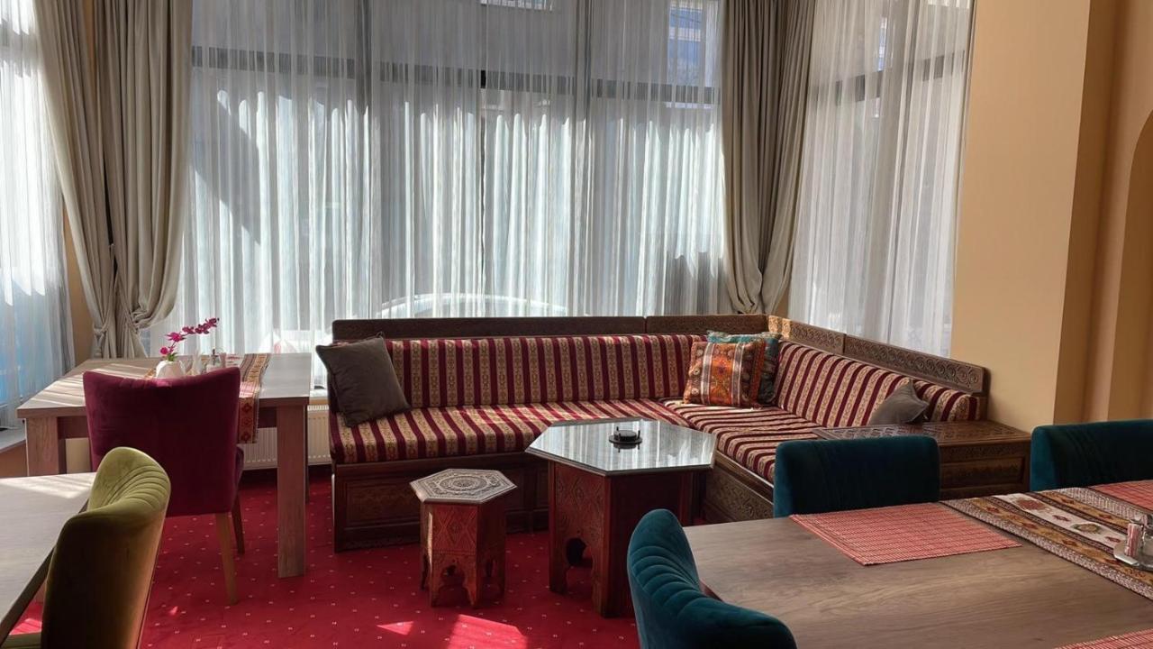 Hotel Nacional Free Parking Сараево Экстерьер фото