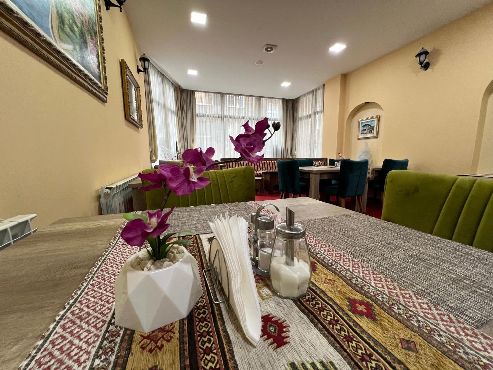 Hotel Nacional Free Parking Сараево Экстерьер фото
