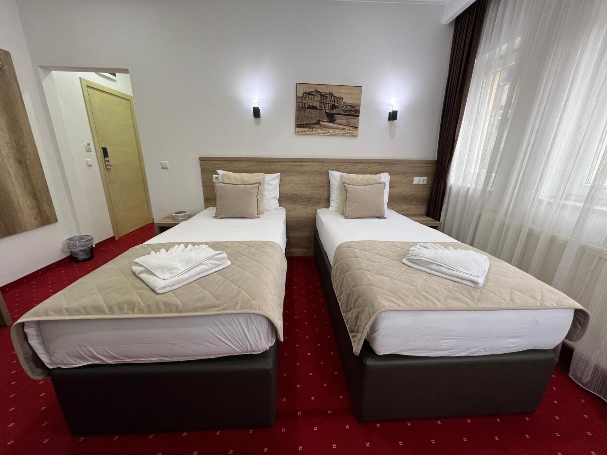 Hotel Nacional Free Parking Сараево Номер фото