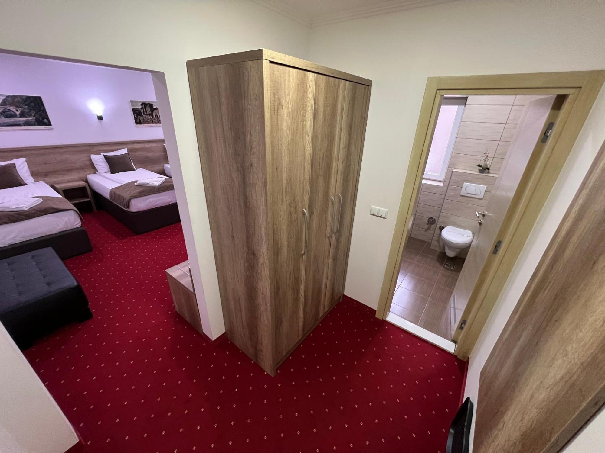 Hotel Nacional Free Parking Сараево Экстерьер фото