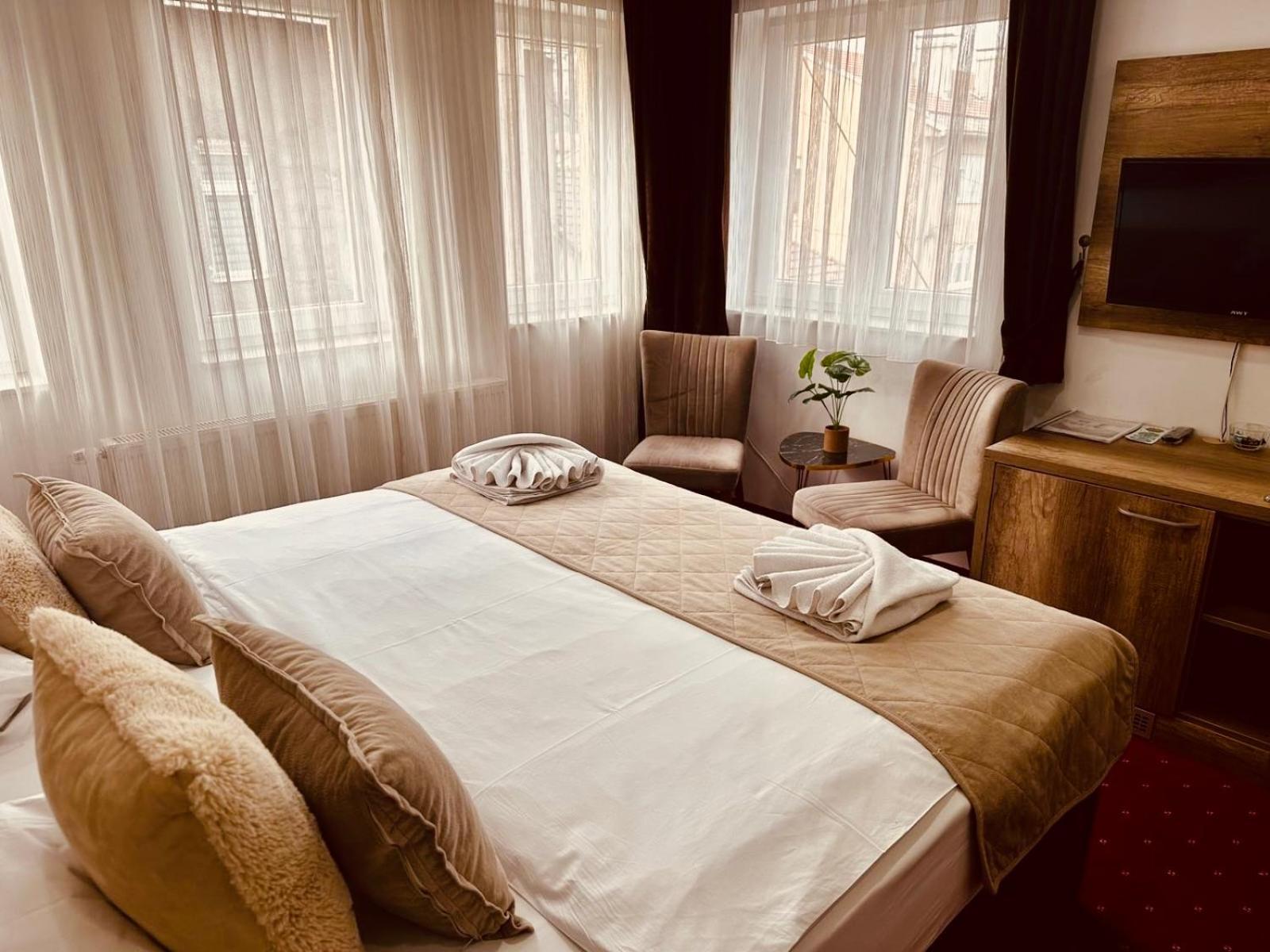 Hotel Nacional Free Parking Сараево Номер фото
